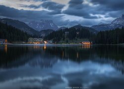 Góry, Dolomity, Jezioro, Misurina Lake, Hotel, Grand Hotel Misurina, Domy, Cortina dAmpezzo, Region Cadore, Włochy