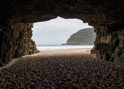 Jaskinia nad morzem