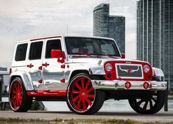 Srebrno-czerwony, Jeep Patriot
