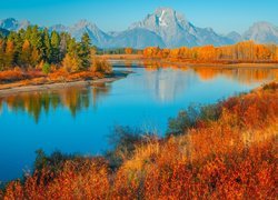 Park Narodowy Grand Teton, Rzeka, Snake River, Góry, Teton Range, Drzewa, Trawa, Jesień, Stan Wyoming, Stany Zjednoczone
