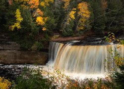 Jesień, Drzewa, Wodospad, Tahquamenon Falls, Stan Michigan, Stany Zjednoczone
