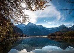 Austria, Góry, Alpy, Dolina Almtal, Jezioro Almsee, Drzewa, Promienie słońca, Chmury