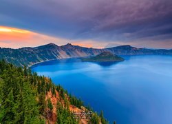 Park Narodowy Jeziora Kraterowego, Jezioro Kraterowe, Wyspa Czarodzieja, Góry, Drzewa, Stan Oregon, Stany Zjednoczone