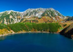 Jezioro Mikuri na tle góry Tateyama w Japonii