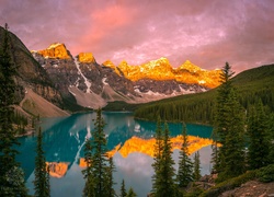 Jezioro Moraine w Parku Narodowym Banff w Kanadzie