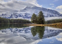 Jezioro, Two Jack Lake, Drzewa, Las, Odbicie, Góry, Góra Mount Rundle, Park Narodowy Banff, Alberta, Kanada