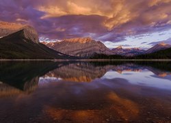 Jezioro, Upper Kananaskis Lake, Góry, Drzewa, Chmury, Odbicie, Prowincja Alberta, Kanada