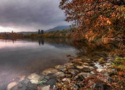 Jezioro w Lake District w Kumbrii