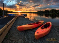 Zachód słońca, Przystań, Kajaki, Jezioro Deer, Deer Lake Park, Burnaby, Kanada