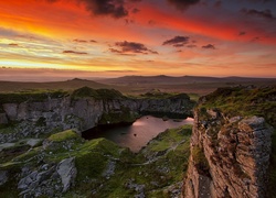 Anglia, Park Narodowy Dartmoor, Kamieniołom Foggintor Quarry, Skały, Jezioro, Zachód słońca