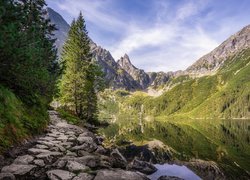 Kamienna ścieżka nad Morskim Okiem w Tatrach