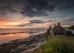Kamienne domy nad morzem w Szkocji
