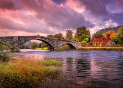 Kamienny most nad rzeką Conwy w Walii