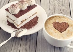 Kawałek ciasta z cappuccino