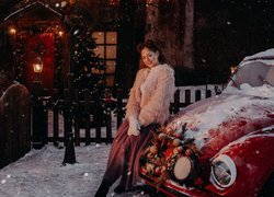 Samochód, Kobieta, Śnieg, Uśmiech, Boże Narodzenie, Drzewo, Dom