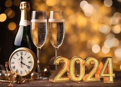 Kompozycja noworoczna z zegarem i szampanem
