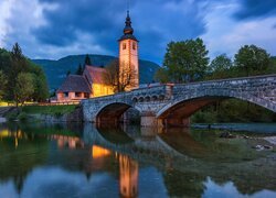 Most, Jezioro Bohinj, Kościół św Jana, Drzewa, Odbicie, Gmina Bohinj, Słowenia