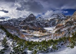 Słowenia, Alpy Julijskie, Kotlina Velo polje, Zima, Góry
