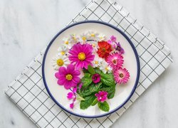 Kwiaty na talerzyku