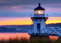 Zachód słońca, Morze, Ocean Atlantycki, Latarnia morska, Doubling Point Lighthouse, Arrowsic, Stan Maine, Stany Zjednoczone