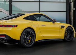 Mercedes-AMG GT 43 Coupe tył i bok
