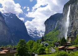 Miejscowość i dolina Lauterbrunnental w Szwajcarii