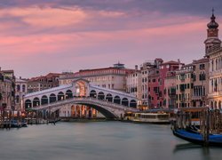 Most Rialto na Canal Grande w Wenecji