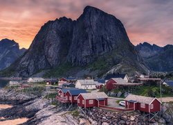 Zachód słońca, Góry, Skały, Wioska Reine, Domy, Lofoty, Norwegia