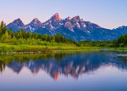 Stany Zjednoczone, Stan Wyoming, Park Narodowy Grand Teton, Góry, Rzeka Snake, Odbicie, Drzewa, Trawa