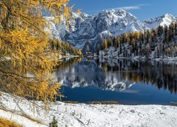 Góry, Jezioro, Lago delle Malghette, Drzewa, Dom, Odbicie, Zima, Włochy