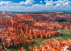 Stany Zjednoczone, Stan Utah, Park Narodowy Bryce Canyon, Skały, Iglice skalne Hoodoos, Kanion, Niebo