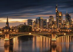 Most, Rzeka Men, Wieczór, Frankfurt nad Menem, Wieżowce, Światła, Niemcy