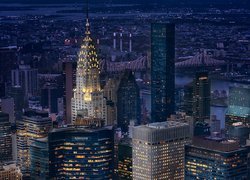 Oświetlony Chrysler Building w Nowym Jorku