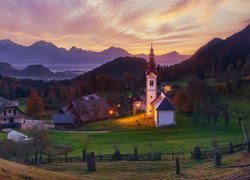 Słowenia, Góry, Dolina, Oświetlony, Kościół, Domy, Ogrodzenie