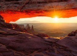 Park Narodowy Canyonlands, Kanion, Łuk skalny, Skały, Promienie słońca, Stan Utah, Stany Zjednoczone