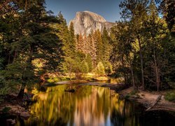 Park Narodowy Yosemite z widokiem na formację skalną Half Dome