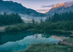 Pomosty na Jeziorze Zelenci w Alpach Julijskich