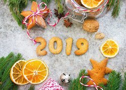 Rok 2019 ułożony z ciasteczek