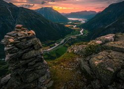 Rzeka Rauma i dolina Romsdalen w Norwegii