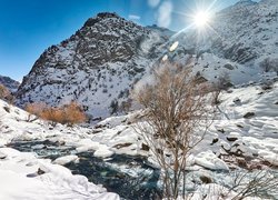 Zima, Góry Gissar, Śnieg, Rzeka Siama, Drzewa, Promienie słońca, Varzob, Tadżykistan