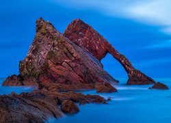 Skały na Bow Fiddle Rock w Szkocji