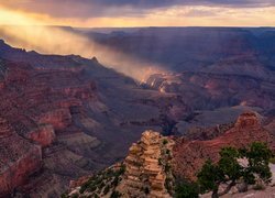 Stany Zjednoczone, Arizona, Park Narodowy Wielkiego Kanionu, Wielki Kanion Kolorado, Grand Canyon, Przebijające światło