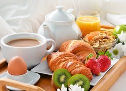 Śniadanie, Rogale, Jajko, Owoce, Musli, Sok, Kawa, Dzbanuszek, Filiżanka, Taca, Kwiaty