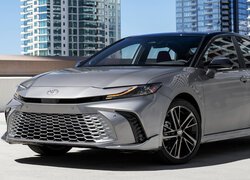 Toyota Camry XSE HEV, Sport Styling