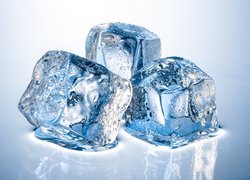 Trzy kostki lodu