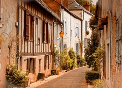Wąska uliczka we francuskiej miejscowości Beaugency