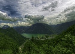 Austria, Miasto Gmunden, Góry Alpy, Las, Jezioro Traunsee, Chmury