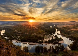Australia, Canberra, Shepherds Lookout, Rzeka Murrumbidgee, Wzgórza, Drzewa, Chmury, Zachód słońca