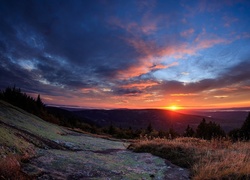 Stany Zjednoczone, Stan Maine, Park Narodowy Acadia, Zachód słońca, Drzewa, Wzgórza