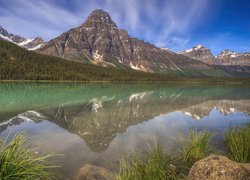 Góra, Mount Chephren, Jezioro, Waterfowl Lake, Rośliny, Kamienie, Drzewa, Park Narodowy Banff, Alberta, Kanada